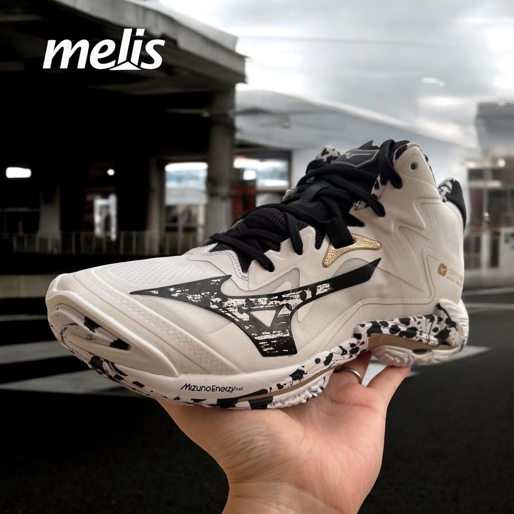 ミズノ ウエーブ ライトニング Z8 ミッドカット kakizome リミテッドエディション 2025